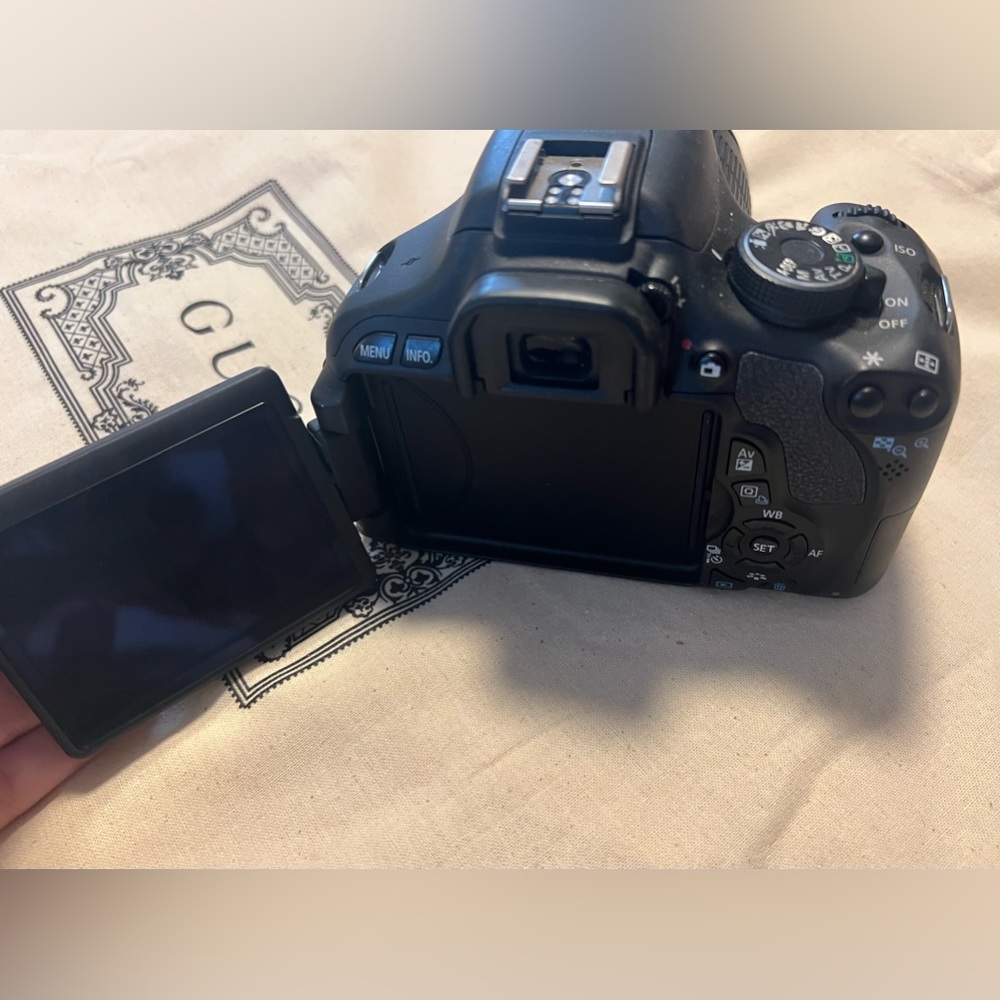 Canon- EOS Rebel T3i